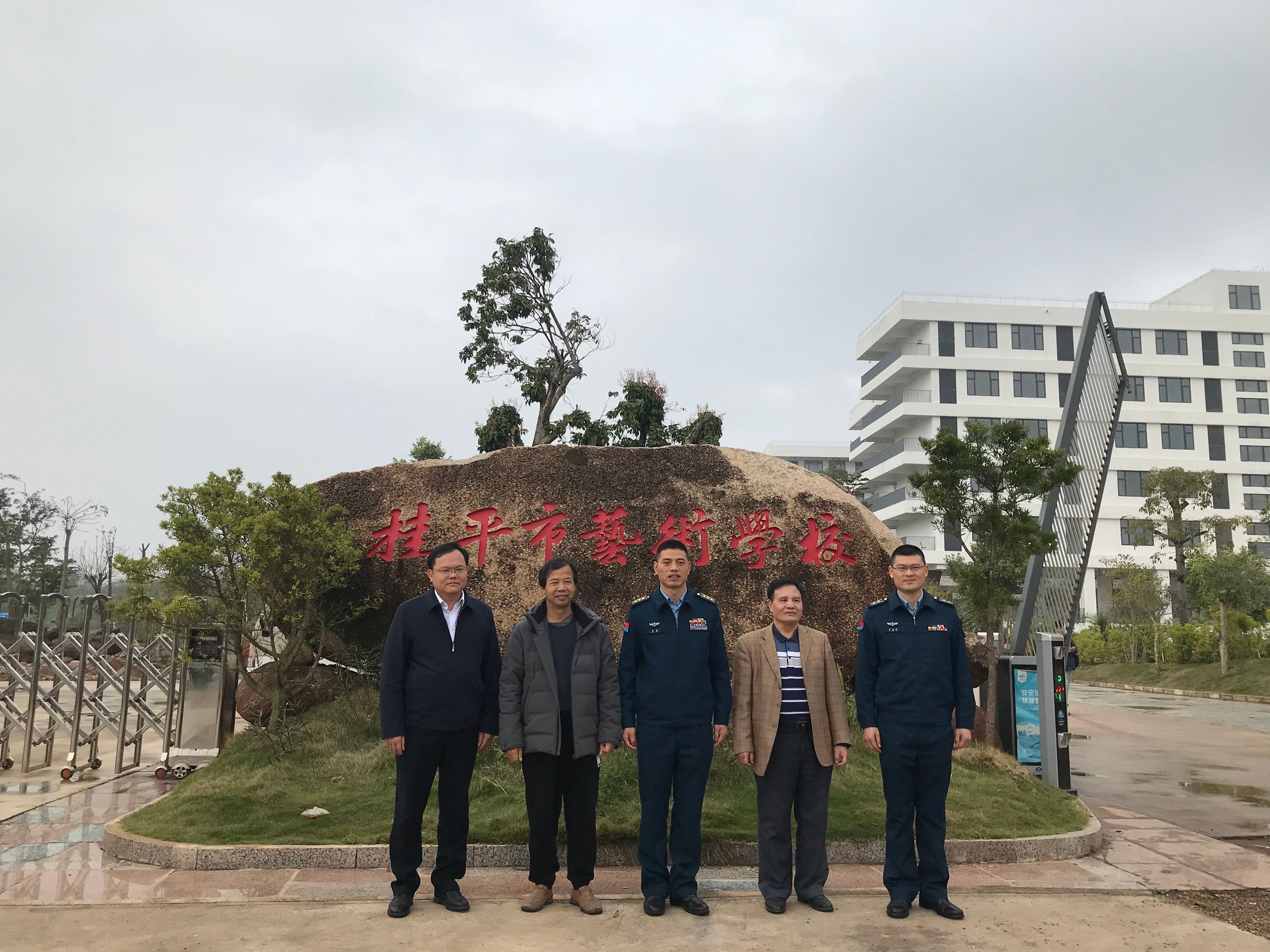 部队首长到我校指导工作丨 乐提升官网（中国）科技公司  丨一方水土养育一代人。军民鱼水情，让我们的家园充满阳光、充满生机、充满希望！